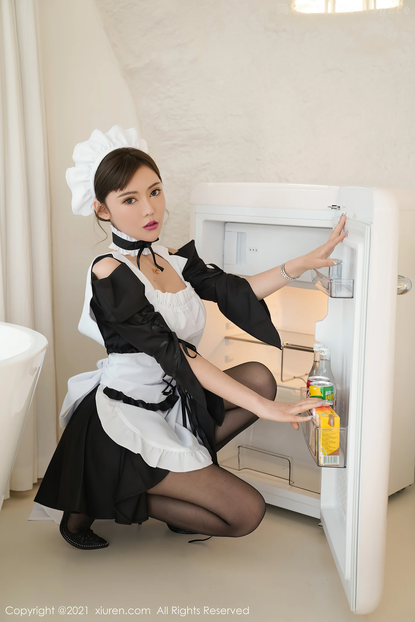 图片[6]-[XiuRen秀人网]VOL.4161 模特萌汉药baby三亚旅拍低胸女仆装配无内黑丝裤袜迷人诱惑写真40P-秀人网官方网站